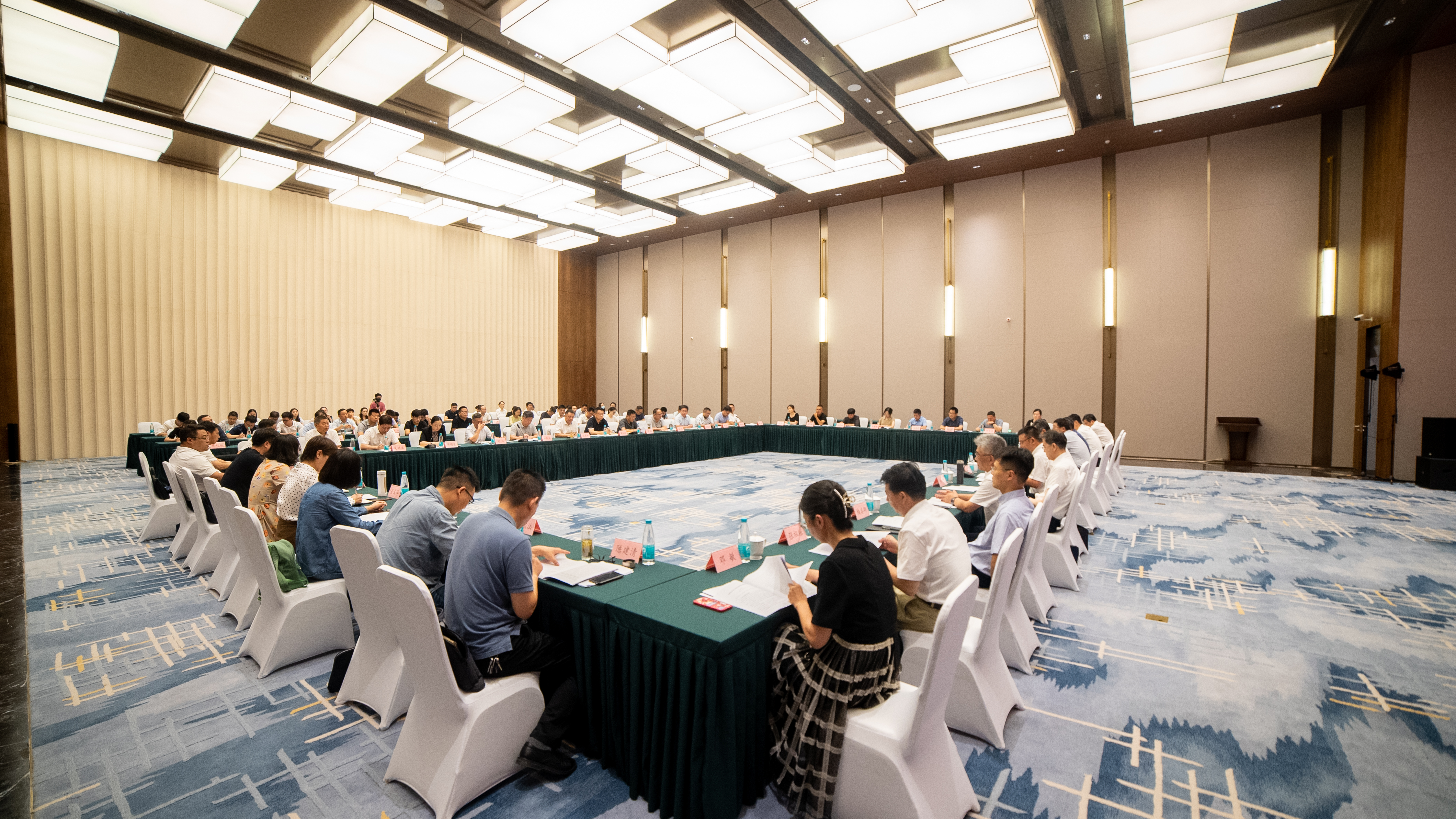 2022年上半年經(jīng)濟形式分析會-10.jpg