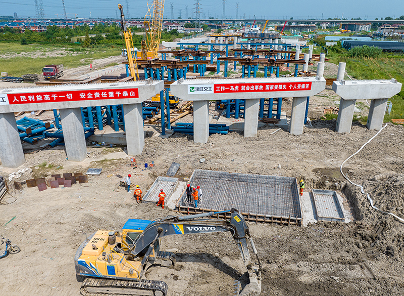 20220814六十一年來(lái)最熱天工現(xiàn)場(chǎng)_1.jpg